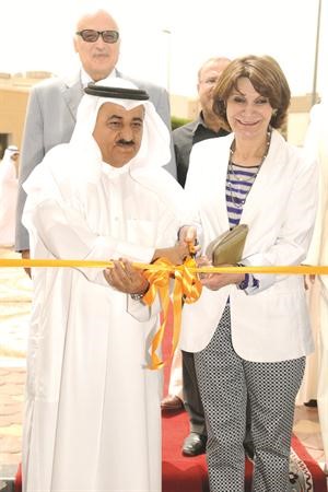 د عبدالرحمن الاحمد خلال افتتاح المعرض