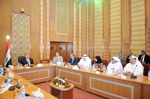 جانب من اجتماع زيباري مع الوفد ويبدو السفير علي المؤمن ورئيس التحرير الزميل يوسف خالد يوسف المرزوق ورئيس تحرير النهار الزميل عماد بوخمسين
