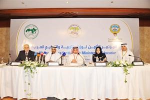 دنايف الحجرف وتماضر السديراوي ومحمد الكندري ومحمد بن عاشور خلال المؤتمر الصحافي متين غوزال
