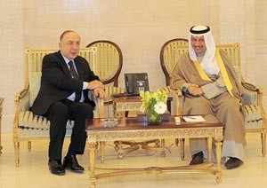 سمو رئيس الوزراء الشيخ جابر المبارك مستقبلا سمير عطالله