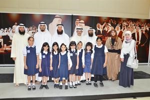 شايع الشايع وخالد السلطان وبدر الداهوم وامين عام مجلس الامة بين عدد من الطالبات﻿