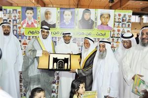 الشيخ محمد العبدالله يتسلم درعا من الامانة العامة للعمل الخيري﻿
