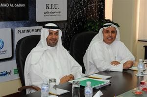 عبدالعزيز المنصور وعادل الرميح خلال المؤتمر الصحافي
