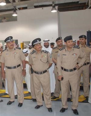 قيادات المرور خلال تفحصها فرع جديد لفحص المركبات﻿