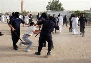 قوات الامن تلقي القبض على شاب شارك في التظاهرة