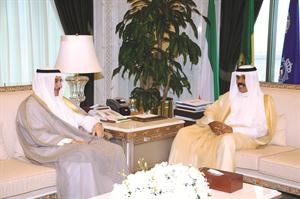 سمو ولي العهد الشيخ نواف الاحمد مستقبلا درشيد الحمد﻿