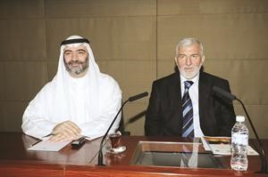 عبدالستار القطان ودعبدالستار ابوغدة خلال اطلاق المعايير الشرعية الجديدة﻿