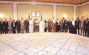 سمو رئيس الوزراء الشيخ جابر المبارك مستقبلا دنايف الحجرف والمشاركين في المؤتمر الثامن لوزراء التربية والتعليم العرب