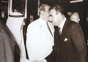  ومع الامير الراحل الشيخ صباح السالم