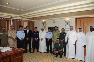 اللواء المنصوري متوسطا الجهات المشاركة في حريق رحية