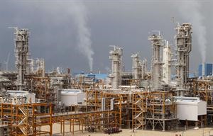 صورة ارشيفية لبعض ابار النفط في ايران﻿
