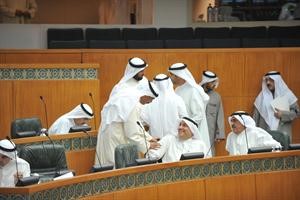 الشيخ صباح الخالد متحدثا مع محمد الصقر 	متين غوزال﻿