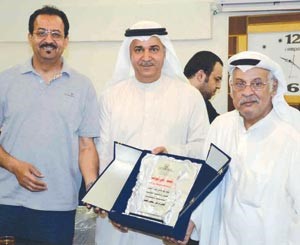 الامين العام معلي اليوحة مكرما من مجلس ادارة الخليج العربي