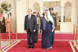سمو الشيخ جابر المبارك مستقبلا نوري المالكي خلال زيارته السابقة الى الكويت
