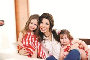 نانسي عجرم مع ابنتيها ايلا وميلا﻿