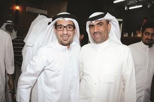 المخرج علي العلي الثالث مع الزميل مفرح الشمري