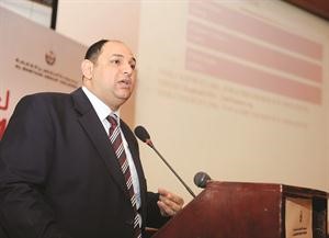 محمد شلبي اثناء القائه كلمة خلال الحفل﻿