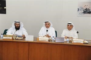 د عبدالحميد دشتي ومحمد الخليفة ومحمد هايف اثناء انعقاد لجنة دراسة اوضاع غير محددي الجنسية البرلمانية امس ﻿