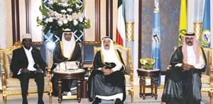صاحب السمو الامير الشيخ صباح الاحمد مستقبلا الرئيس الصومالي بحضور سمو ولي العهد الشيخ نواف الاحمد
