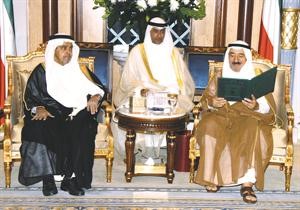 صاحب السمو الامير الشيخ صباح الاحمد يتسلم رسالة خادم الحرمين من دمطلب بن عبدالله النفيسة﻿
