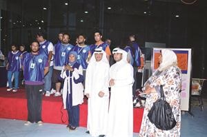 ومع مجموعة من المشاركين في المعرض﻿
