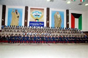 الفريق سليمان الفهد وقيادات الاكاديمية في لقطة جماعية مع خريجي الدفعة 16 من الرقباء الاوائل ﻿