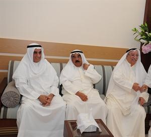 الشيخ فيصل السعود متوسطا علي الموسى وعبدالعزيز المشاري	قاسم باشا﻿