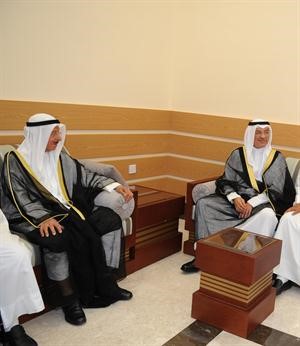 الشيخ صباح الناصر وبدر الميلم وصالح الفضالة مع الحضور﻿