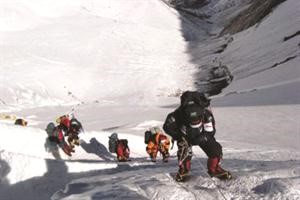 تسلق قمة جبل ايفرست﻿