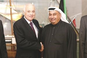 السفير محمد الذويخ خلال لقائه نبيل العربي﻿