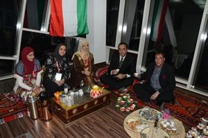 السفير الباكستاني وعدد من الحضور
