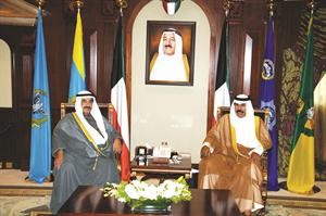 سمو ولي العهد الشيخ نواف الاحمد مستقبلا سمو الشيخ ناصر المحمد

