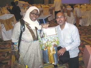 الطفلة لارين اسامة بين والديها﻿