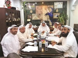 زيد العازمي خلال ترؤسه اجتماع مكتب المجلس البلدي﻿