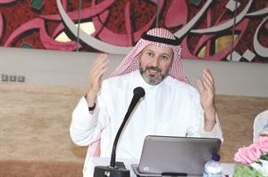 دجاسم المطوع متحدثا خلال الندوة﻿