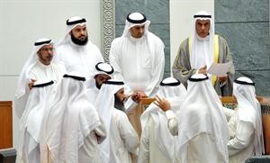 الرئيس احمد السعدون والنواب فيصل اليحيى ود جمعان الحربش ونايف المرداس ود عبيد الوسمي وصالح عاشور والصيفي الصيفي على المنصة﻿