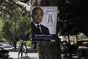 احد الملصقات الدعائية للمرشح الرئاسي احمد شفيق	افپ﻿