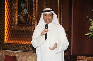 مرزوق الغانم متحدثا للحاضرات﻿