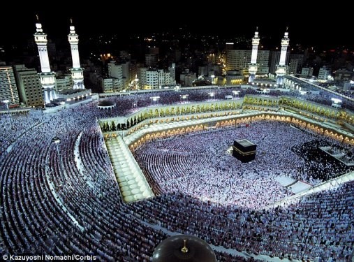 ضابط أميركي متطرف يدرب تلاميذه على قصف مكة والمدينة بالأسلحة النووية!