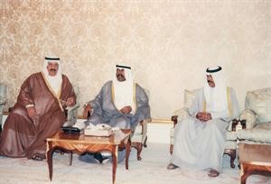 سمو الامير الوالد الشيخ سعد العبداللهرحمه اللهمع سمو ولي العهد الشيخ نواف الاحمد وسمو الشيخ سالم العلي
