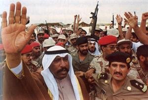 لحظات عودة سمو الامير الوالد الى ارض الوطن بعد التحرير