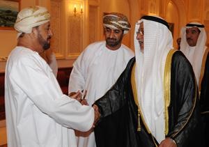 مبعوث صاحب السمو خلال تقديم واجب العزاء﻿