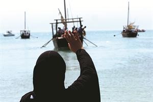 دور اسري كبير للمراة كانت تقوم به اثناء غياب الرجال في رحلات الغوص﻿