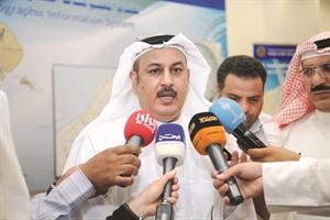 مساعد العسعوسي متحدثا للصحافيين﻿