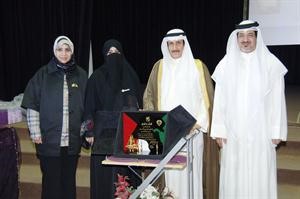 الشيخ دابراهيم الدعيج خلال مشاركته في احتفال ثانوية فاطمة بنت اسد
