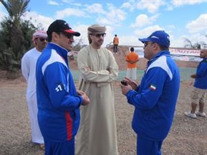 الشيخ احمد الداود في حديث مع المنظمين
