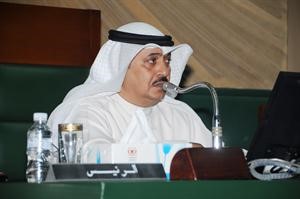 زيد العازمي خلال ترؤسه الجلسة﻿