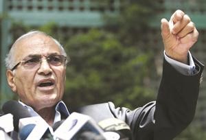 احمد شفيق متحدثا خلال مؤتمره الصحافي امس 	اپ﻿