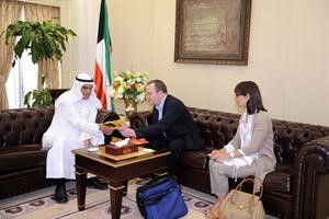 الرئيس احمد السعدون اثناء استقباله وفد منظمة العفو الدولية دوري دايك وسيما جويل﻿