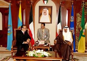 سمو ولي العهد الشيخ نواف الاحمد مستقبلا سفير تايلند
